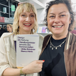 Ulrike Brückner & Bianca Herlo mit Buch