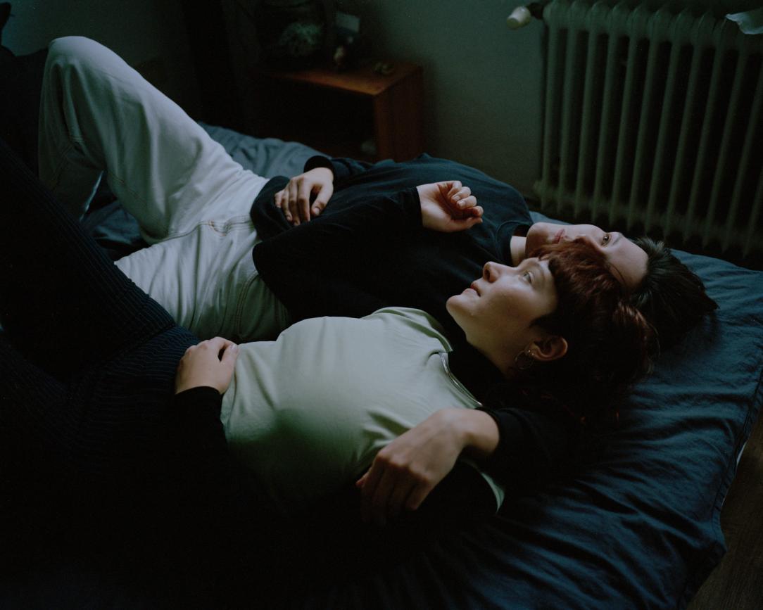 MA Photographic Studies • Ausstellung und Screening-Abend // exhibition and nightly screening Exhibition • 03.07.-07.07.2023 11:00-19:00 • Galerie Huit Arles, 8 rue de la Calade, 13200 Arles Vernissage: 04.07.2023 19:00 • Screening: 04.07.2023 21:30 Pressekontakt // press contact: MarcelRene.Marburger@fh-dortmund.de • +49 171 3645789 SIMON GERLINGER - ABOUT LOVE