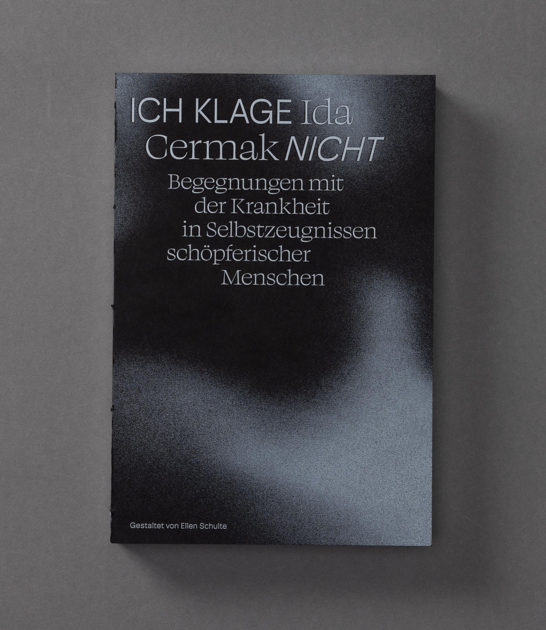 Buchcover: schwarzes Papier mit weißer Verlaufs-Illustration und weißem Titelschriftzug ICH KLAGE NICHT - Begegnungen mit der Krankheit in Selbstzeugnissen schöpferischer Menschen von Ida Cermak, gestaltet von Ellen Schulte.