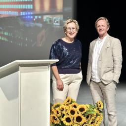 Ein Photo von der Rektorin der FH Dortmund und dem Dekan des Fachbereichs Design