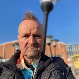 Portrait picture of Prof. Oliver Langbein